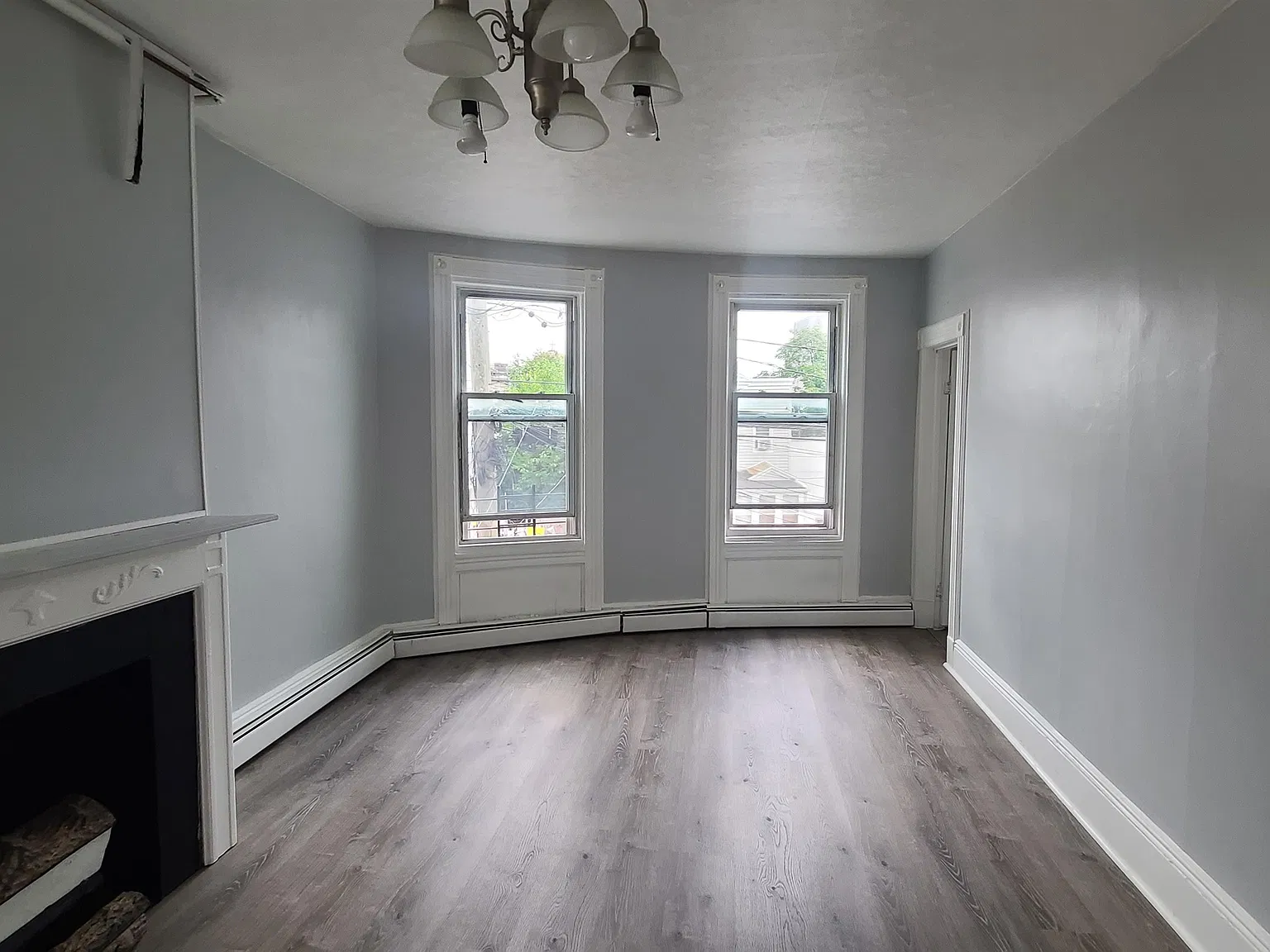 2 bed, 1.0 bath, 1100 sqft, $2,500 — Photo 2