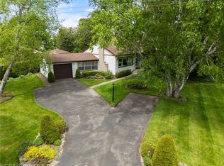 12 Carrington Ct, Hamilton, ON L9G1R1
