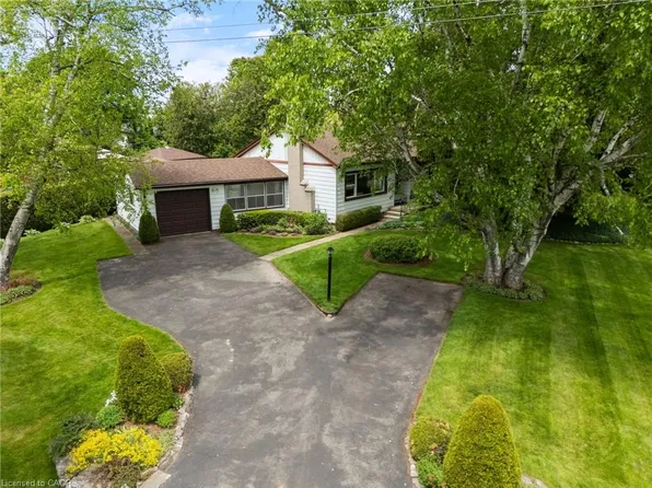 12 Carrington Ct, Hamilton, ON L9G 1R1