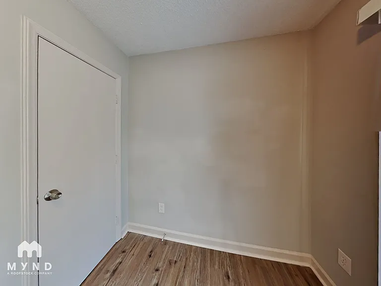 2241 Thornfield Rd — Photo 10