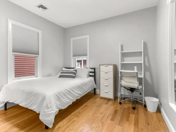 1047 Saratoga St APT 2, Boston, MA 02128