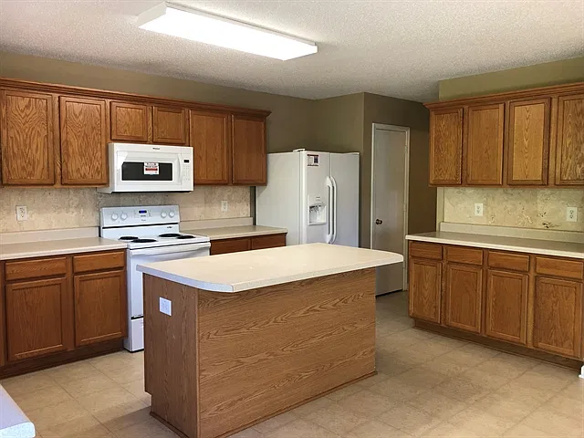 338 Averasboro Dr — Photo 3