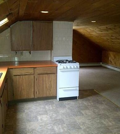 25 Merrick kitchen area