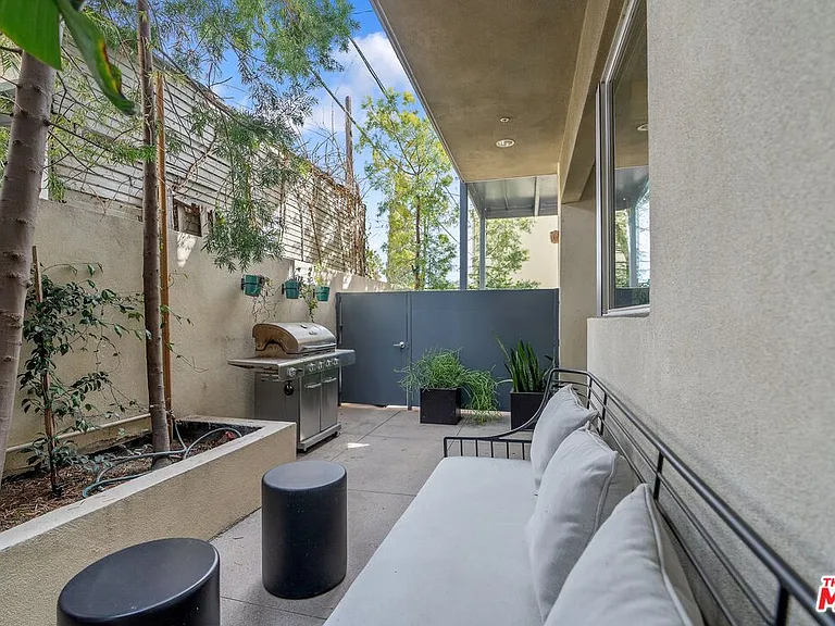 1250 N Harper Ave #302 — Photo 19