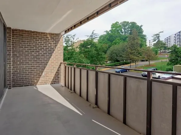250 S Reynolds St APT 206, Alexandria, VA 22304