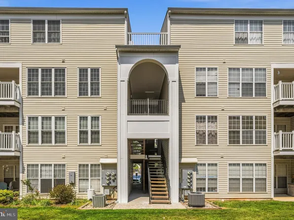 21843 Baldwin Sq Unit 301, Sterling, VA 20164
