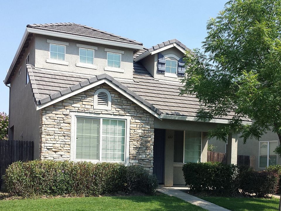 1st image of 683 Queensland Cir.