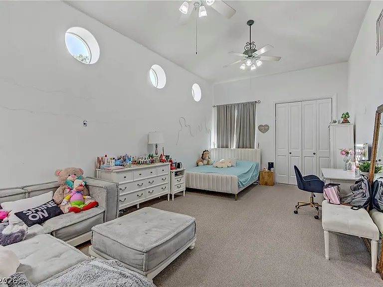 8628 Scarsdale Dr — Photo 32