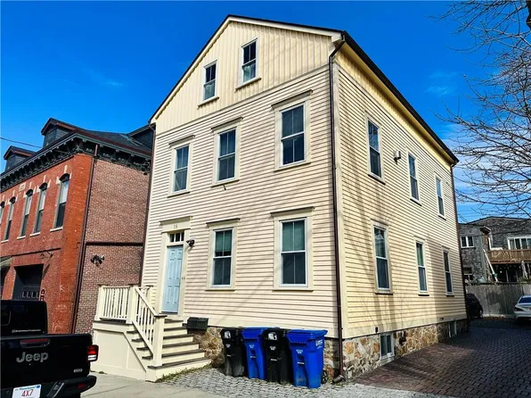 18 Young St, Newport, RI 02840