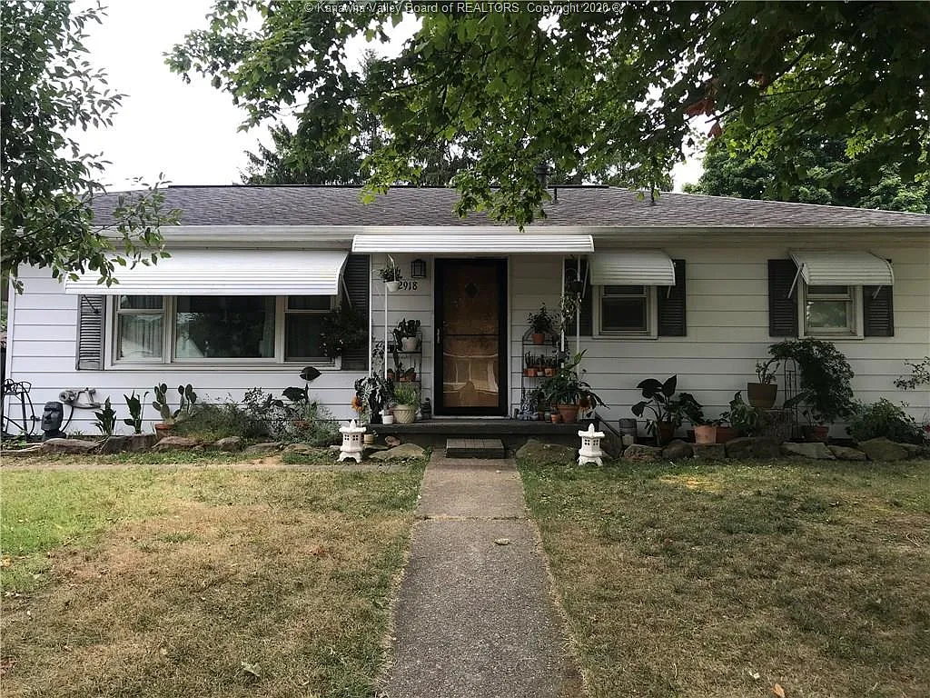 2918 Maple Ave photo 1