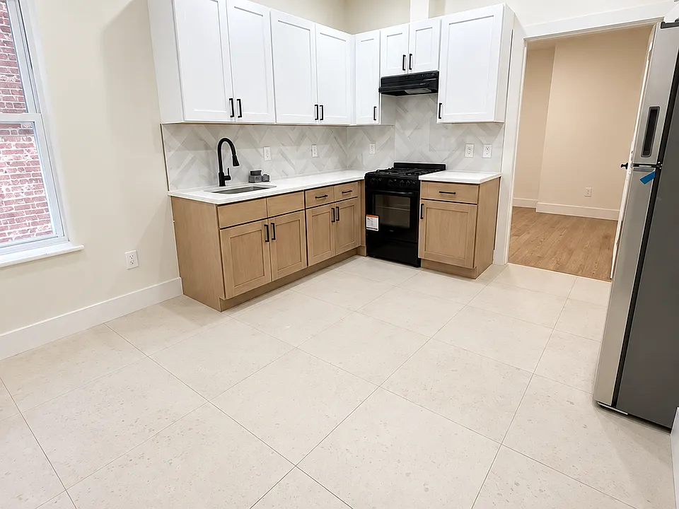 76 Marshall St #3