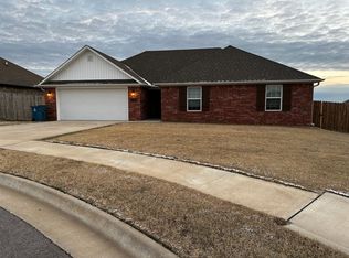 2121 Wrangler Cir, Gentry, AR 72734