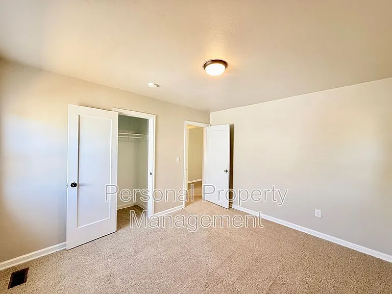 506 W 39th St — Photo 9