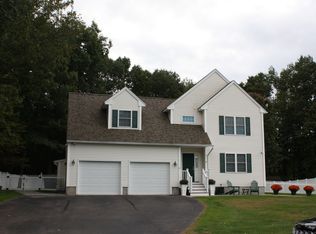 25 Hidden Oaks Dr, Colchester, VT 05446