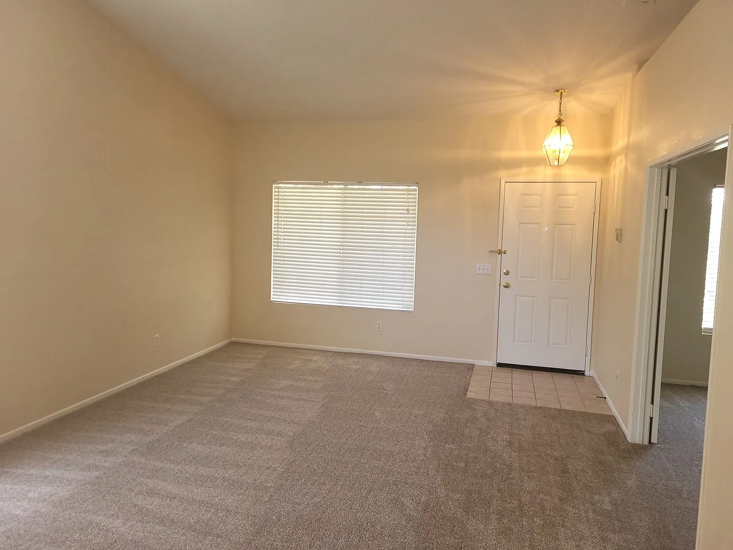 Single Story 3BR + Office/Den in French Valley — Photo 3