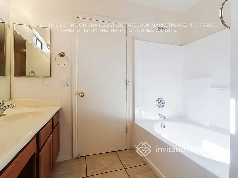 10821 W Taft St — Photo 12