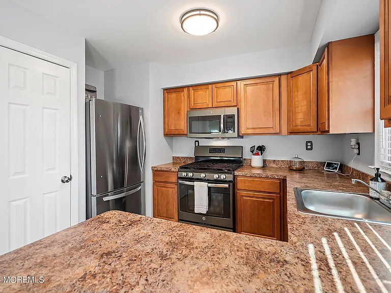 209 Sinclair Ave — Photo 15