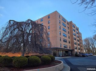 2348 Linwood Ave APT 3L, Fort Lee, NJ 07024