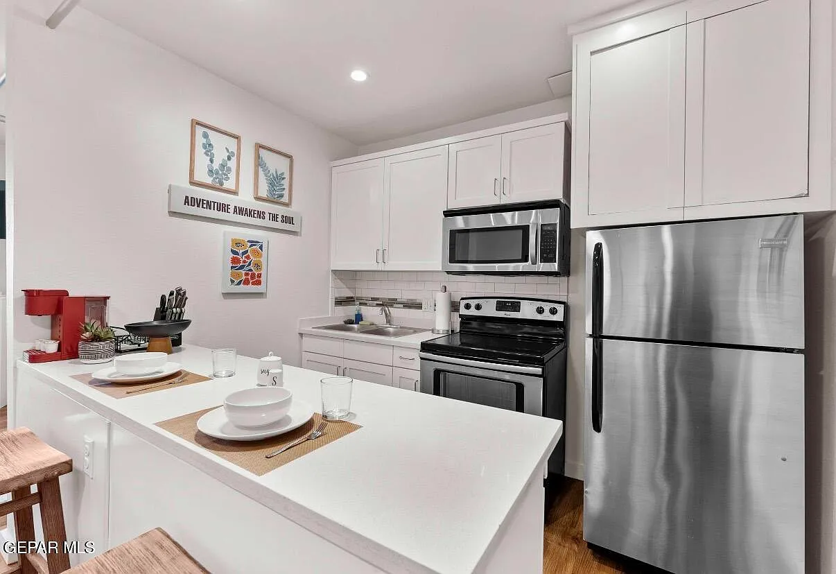 1 bed, 400 sqft, $1,050 — Photo 2