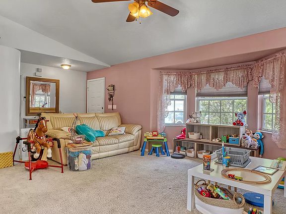 5th image of 527 Sauders Rd SE