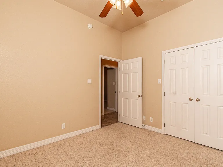 1401 Saxon Cir — Photo 25