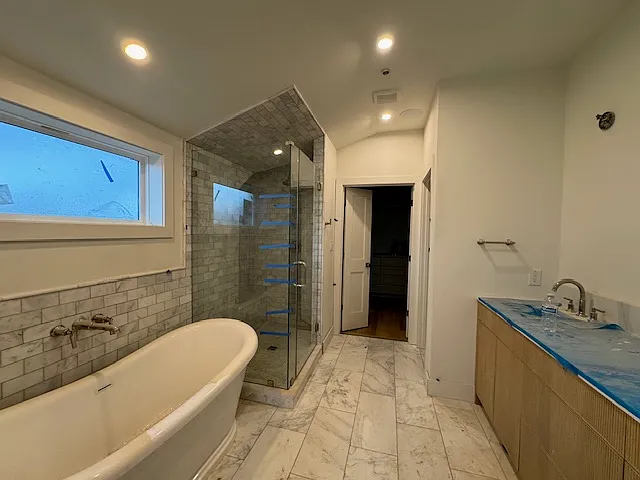 Master en-suite bathroom