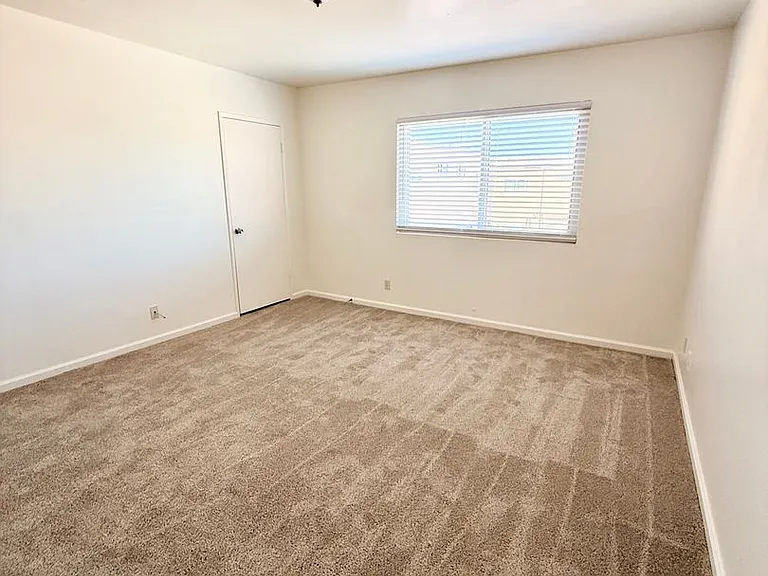 728 N D St — Photo 11