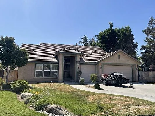 16143 Cyndi Ave photo 1