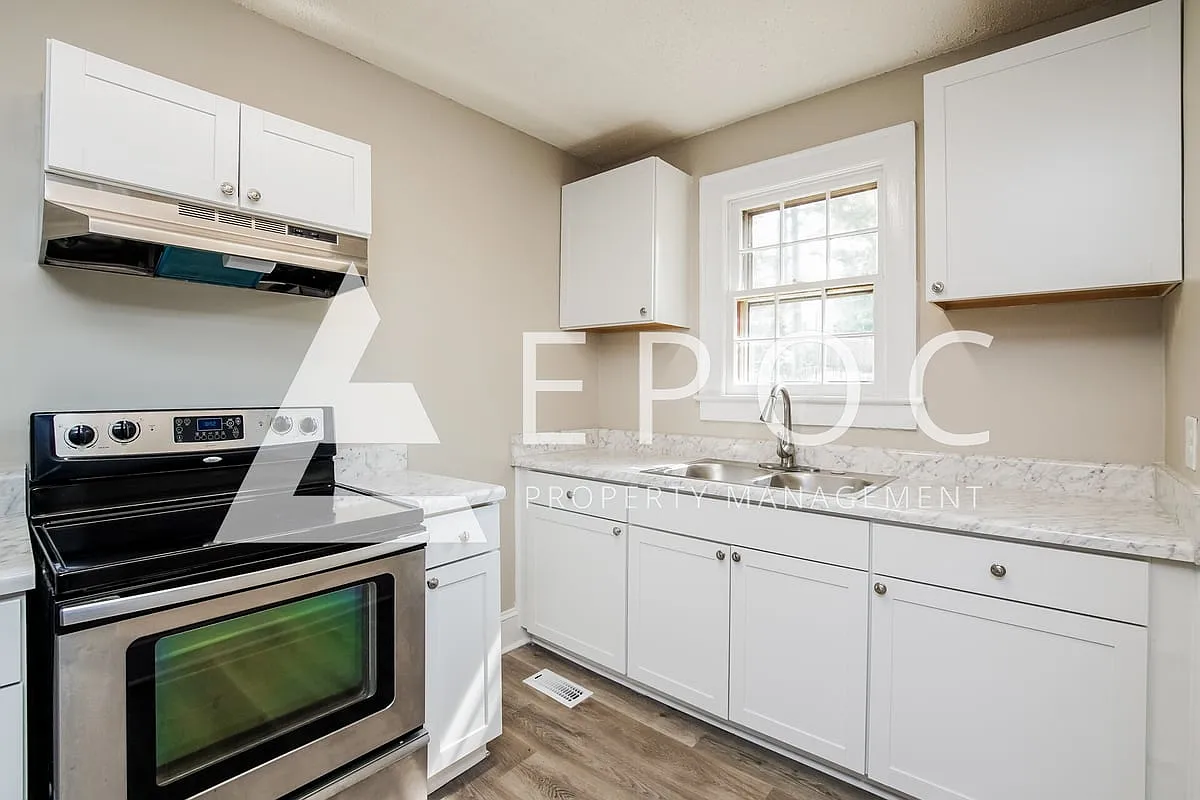 243 S Windsor Dr — Photo 3