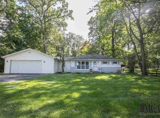 3137 Dean Rd, Lambertville, MI 48144