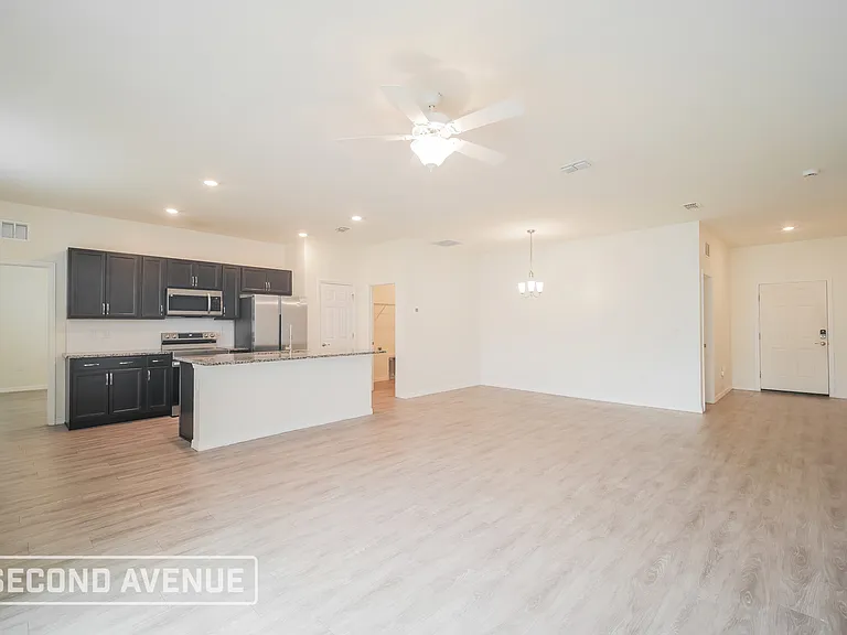 2107 NE 1st Pl — Photo 6