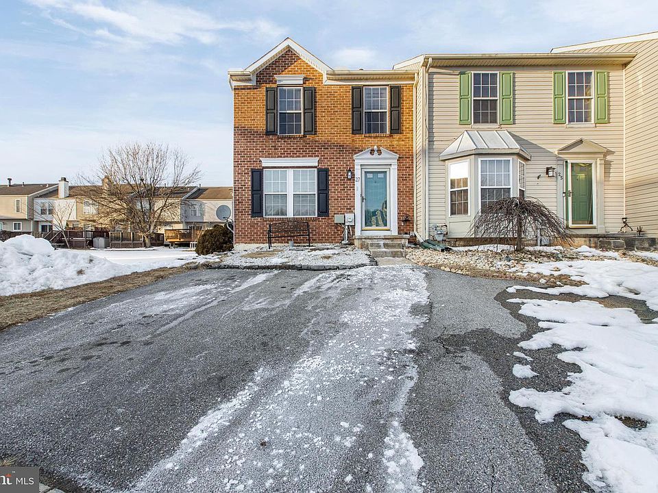 1st image of 27 E Newtown Pl