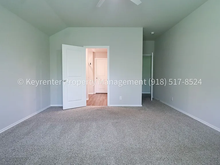 3313 N 23rd West Ave — Photo 30