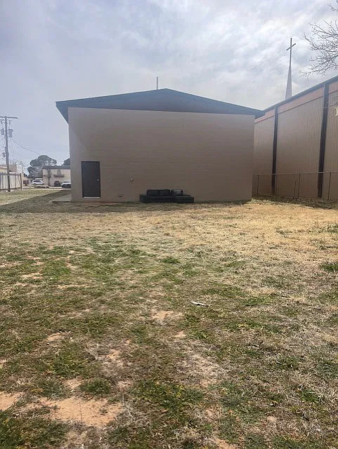 Studio, 1.5 bath, 3939 sqft, $3,700 — Photo 2