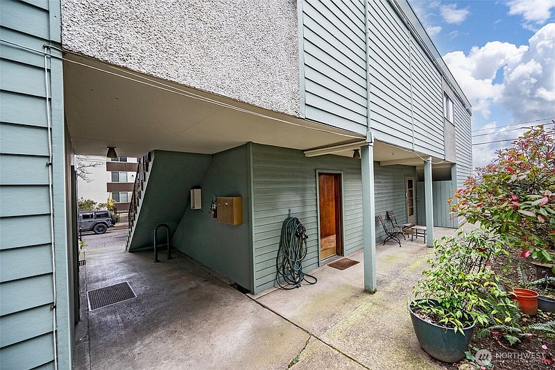 4th image of 1505 E Galer Street #1-4