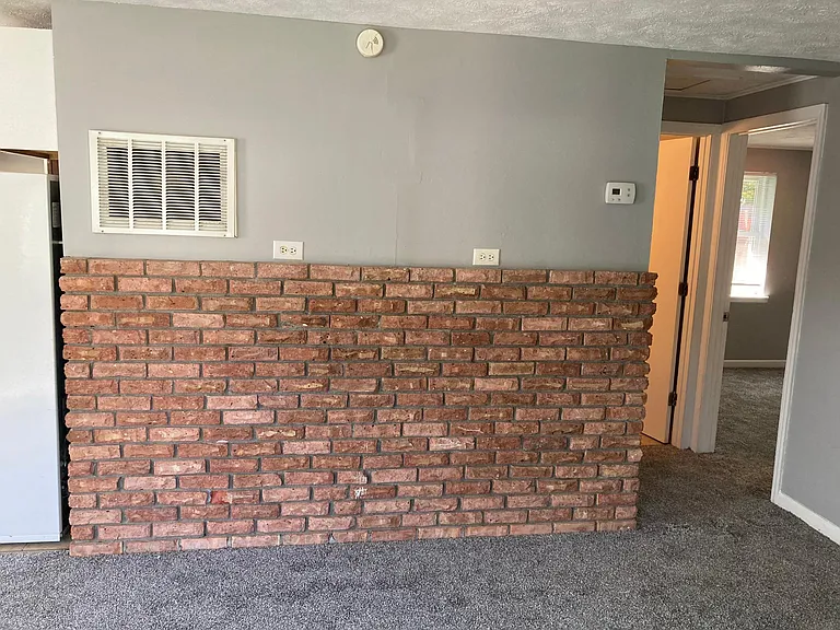 827 W Berry Ave — Photo 2