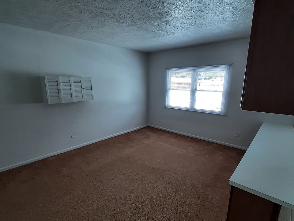 1st image of 132 Lynwood Mnr #20