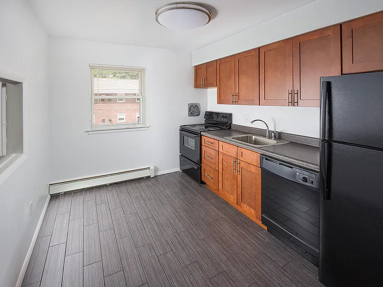 2-3 Stratford Apartments — Photo 11