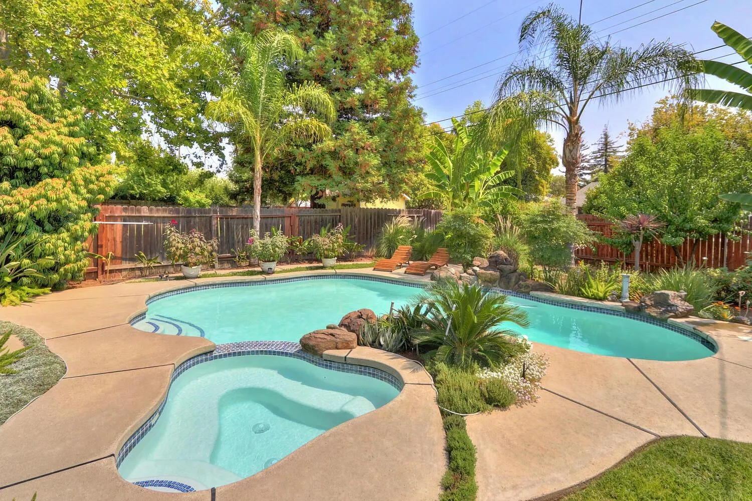 3320 Sierra View Ln photo 1