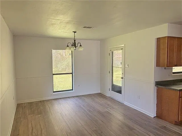 3 bed, 1.5 bath, 1232 sqft, $1,400 — Photo 3