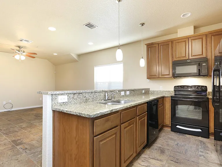 211 Circle Ct — Photo 12