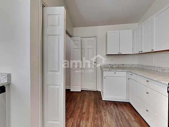 2nd image of 5221 Copley Cir
