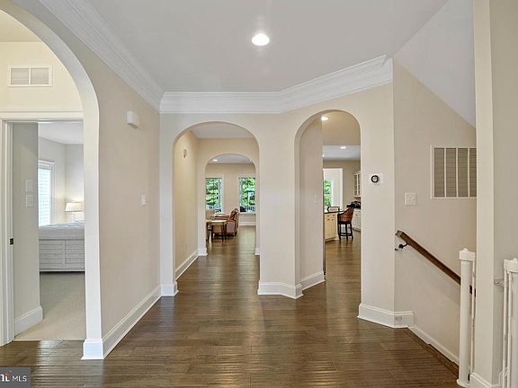 4th image of 41247 Gloucester Dr