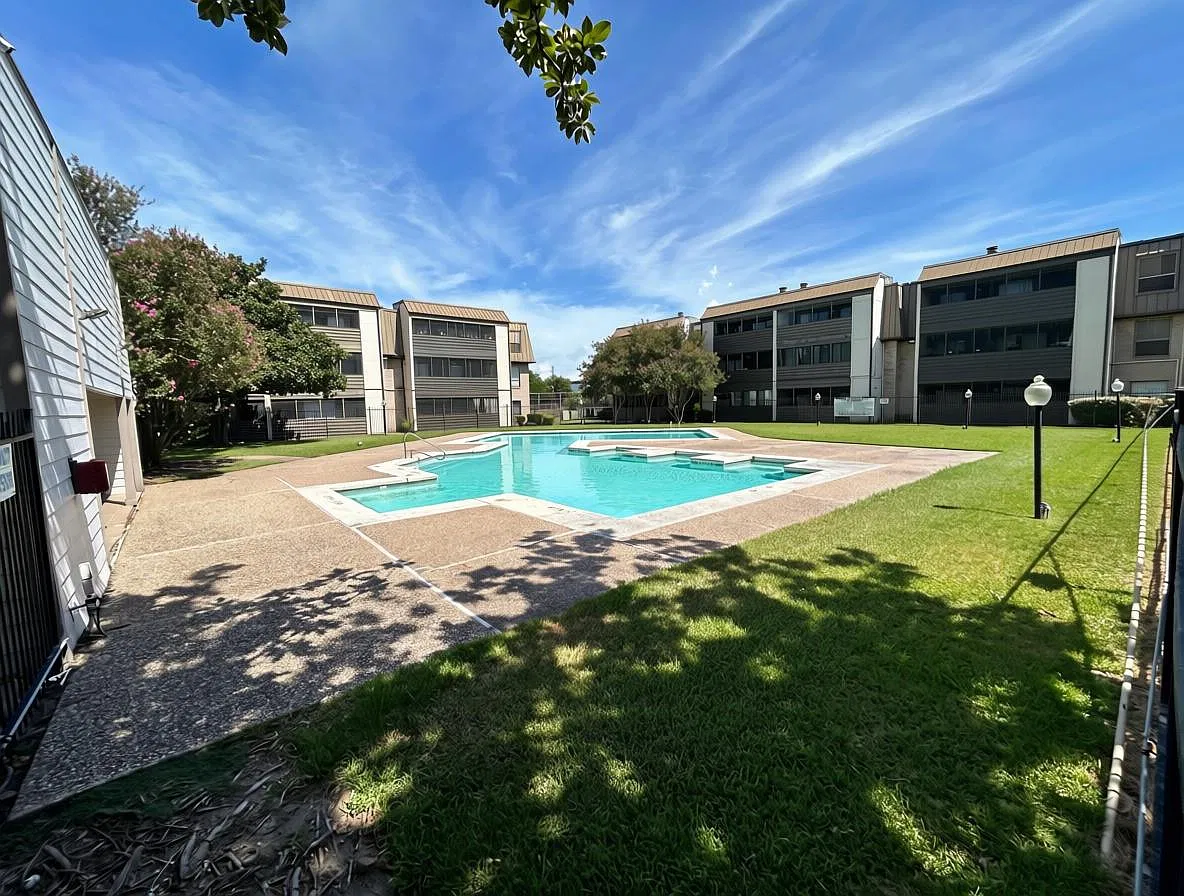 1 bed, 1.0 bath, 1167 sqft, $1,200 — Photo 4