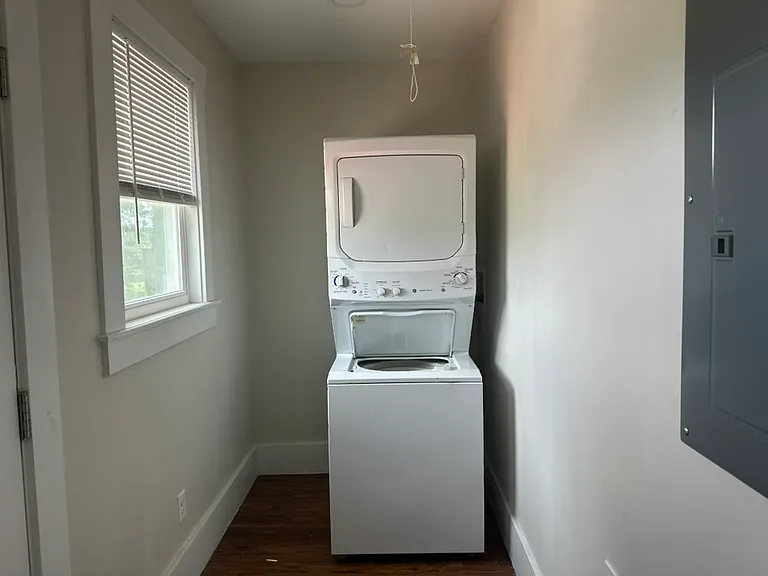 421 W 15th St — Photo 5