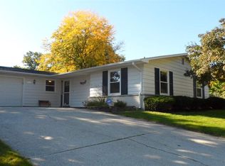 6139 Althean Dr, Fort Wayne, IN 46835