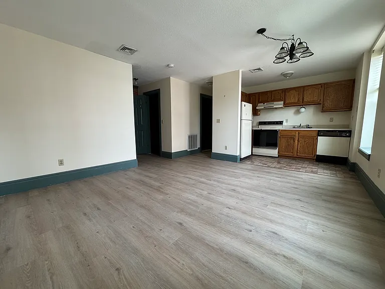 500-301 Howe Ave #301A — Photo 2