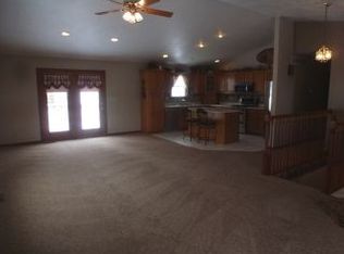 108 Martha Dr, Saint Clairsville, OH 43950