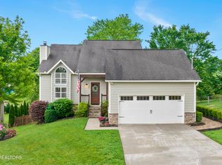 929 Tree Trunk Rd, Knoxville, TN 37934