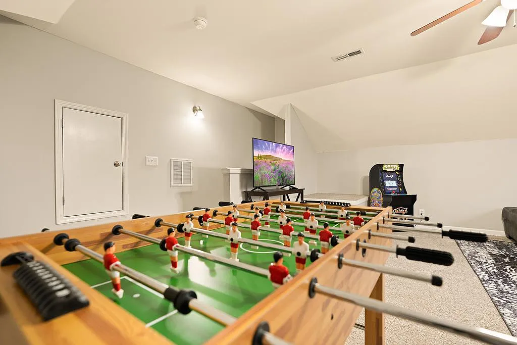 4 bed, $3,302 — Photo 2